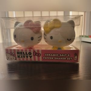 Hello Kitty Salt and Pepper Shaker Set